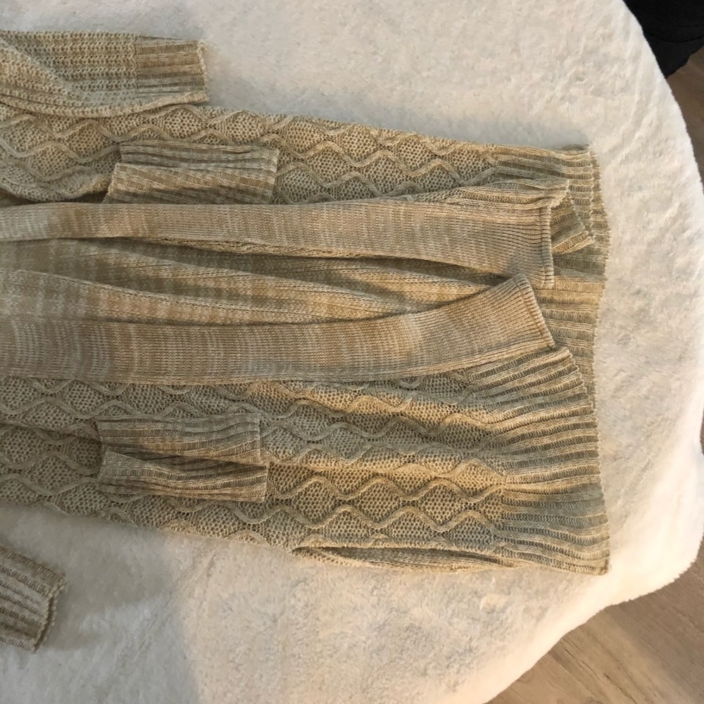 Sweater - Picture 5 of 6